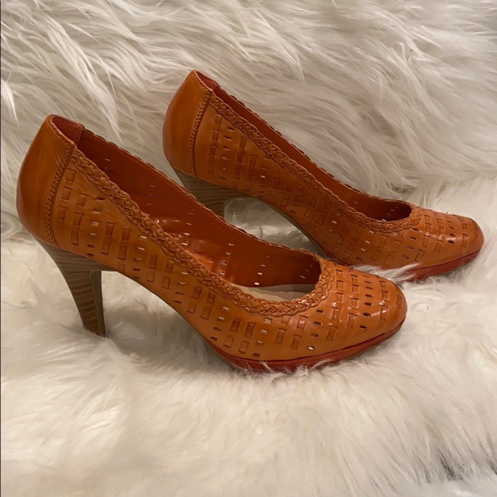 Andrew Gellero, orange letter heels - girly 7 M